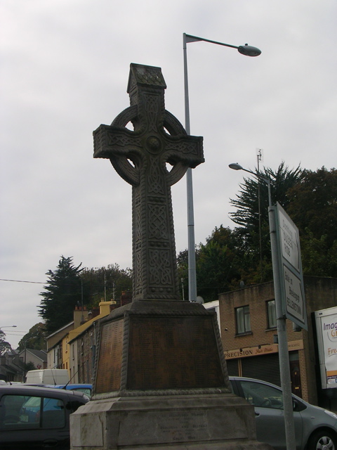 Day2 standing cross on way to newgrange
